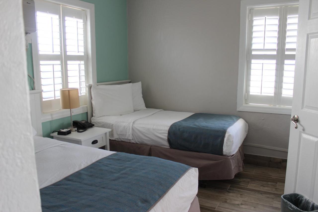 Shoreline Suites & Cabana Cottages - Beachfront Daytona Beach Room photo