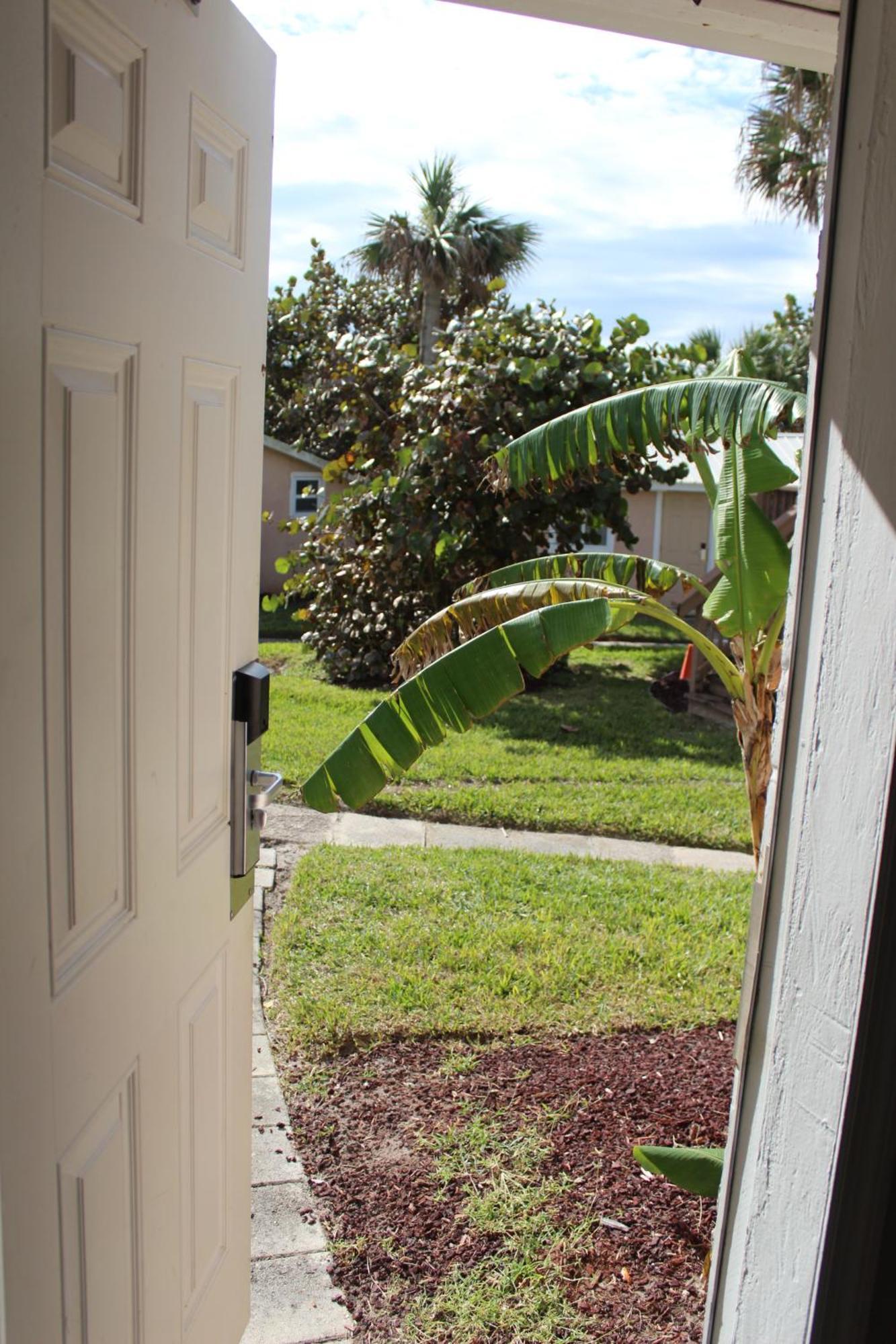 Shoreline Suites & Cabana Cottages - Beachfront Daytona Beach Room photo